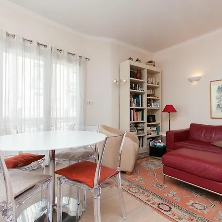 2-br In Center Apartment *