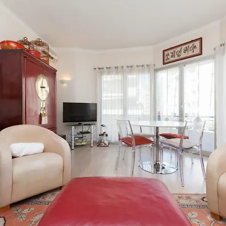 2-br In Center