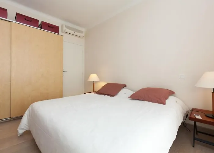 2-br In Center شقة *
