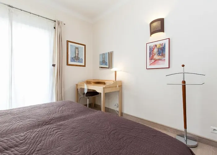 2-br In Center شقة *
